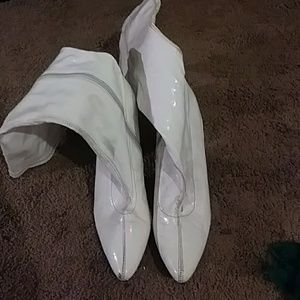White heel boots